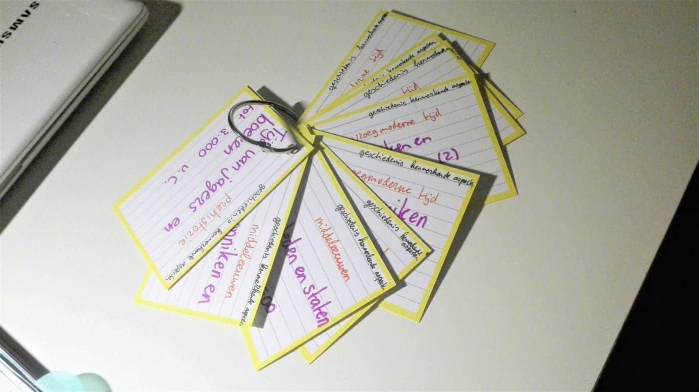 Leren voor eindexamans met flashcards - gele flashcards met ring
